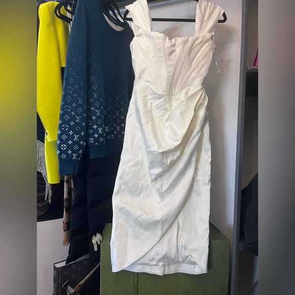 House of CB LORETTA dress - Picture 7 of 14